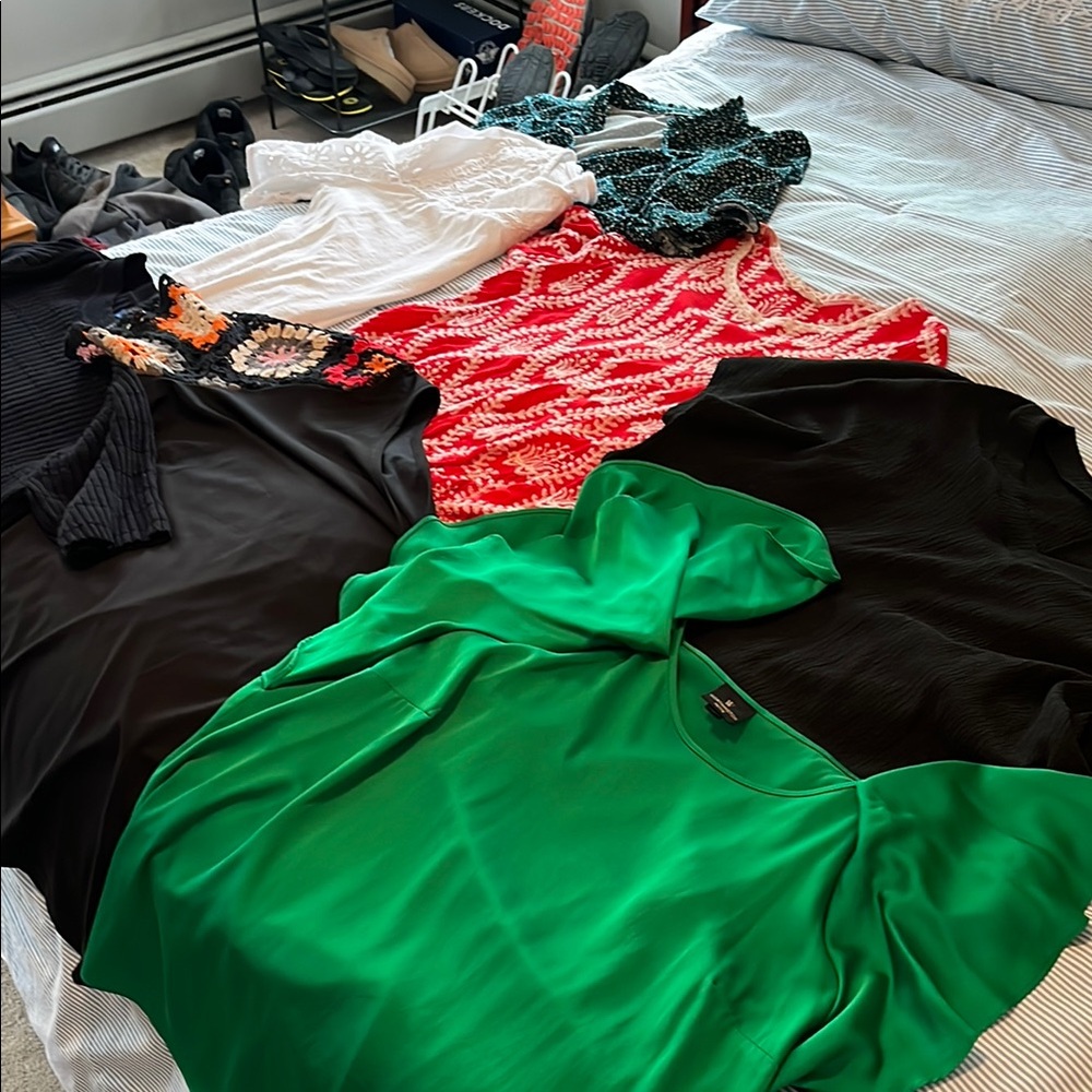 7 short sleeve tops. Closet clean out size x large